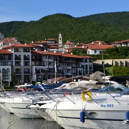 стyдия в комплексе Marinavill Sveti-vlas アパート *